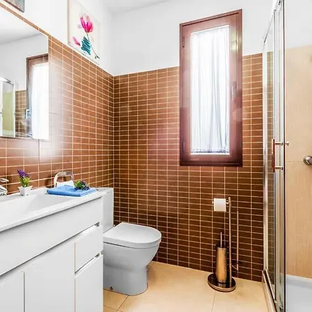 Playa Blanca Sleeps 6 Pool Air Con Wifi Villa *