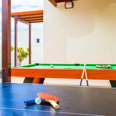 Playa Blanca Sleeps 6 Pool Air Con Wifi *