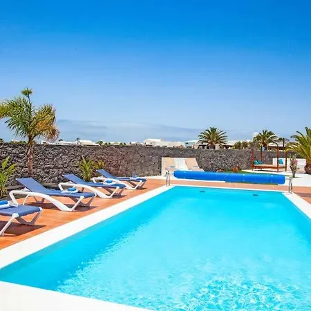 Playa Blanca Sleeps 6 Pool Air Con Wifi